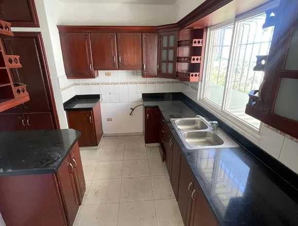 ALQUILO APARTAMENTO LOS CACICAZGOS CON 230 METROS en Santo Domingo Norte (Municipio)