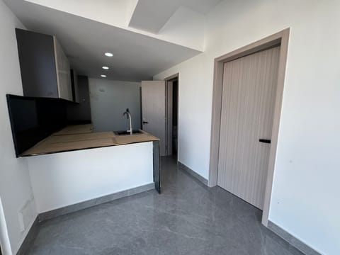VENDO APARTAMENTO EN PIANTINI UN 8 NIVEL en Santo Domingo de Guzmán (Municipio)
