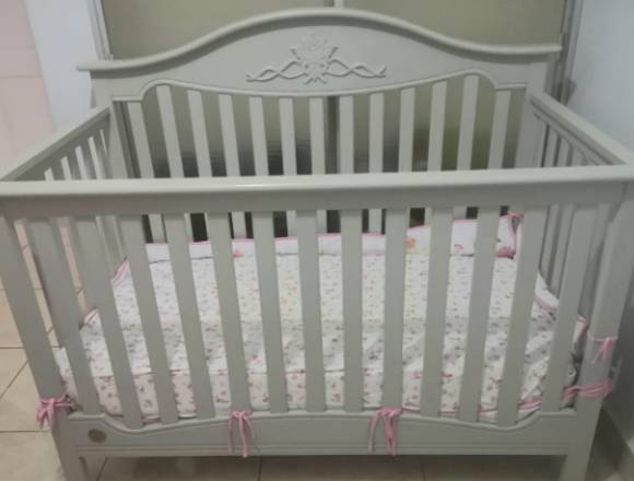 Cuna marca fisher price,
