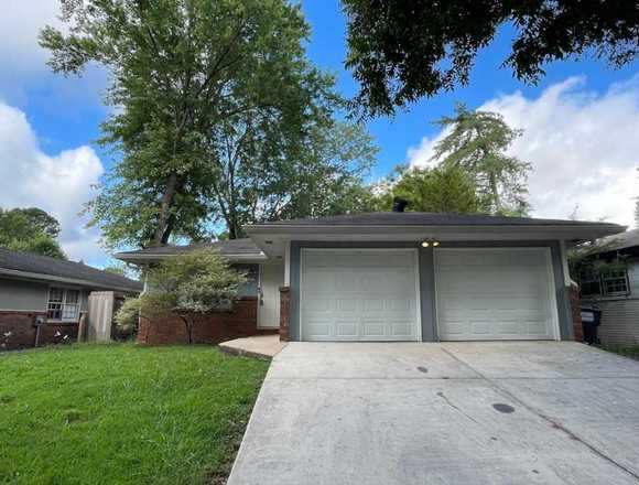 Charming 3 bedroom 2 bathroom home/Move in ready in Marietta (Locality)