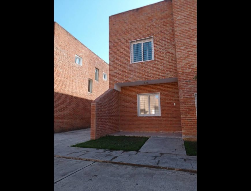 OMERY SÁNCHEZ VENDE Townhouse Res Vajegreda en San Diego (Municipio)