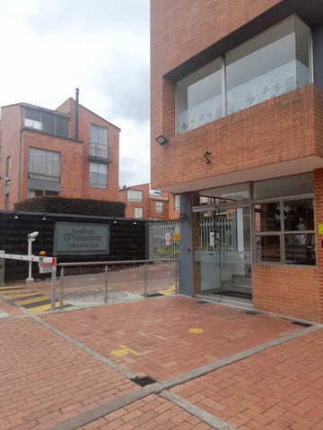 VENDO EXCELENTE CASA ACOGEDORA JARDINES DE GRATAMIRA en Bogotá, D.C. (Municipio)