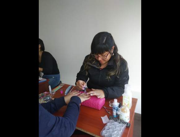 Curso manicure incluido tradicional y permanente. en Santiago (Comuna)