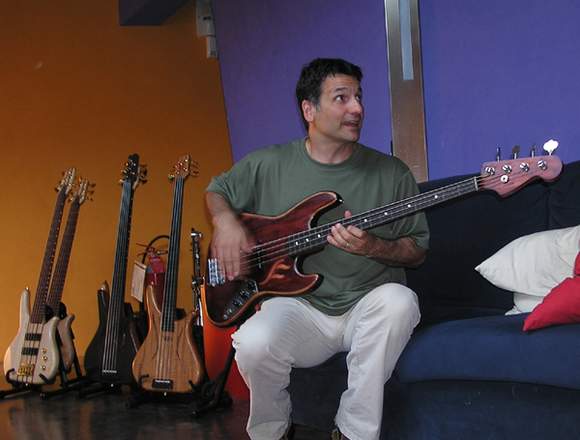 Clases de Bajo en Surco Lima Peru en Santiago de Surco (Lima 33) (Distrito)
