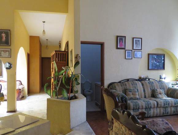 Se renta bonita casa. Zona segura y tranquila.