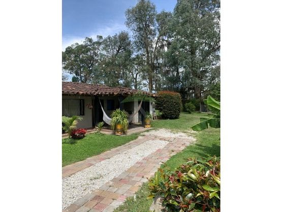 Vendo Lote con casa campesina en Llanogrande, sector La vereda Chipre