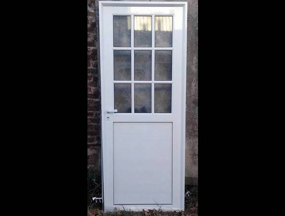 Puertas en aluminio y vidrio