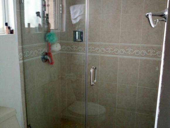 División de baño sistema batiente en Bogotá, D.C. (Municipio)