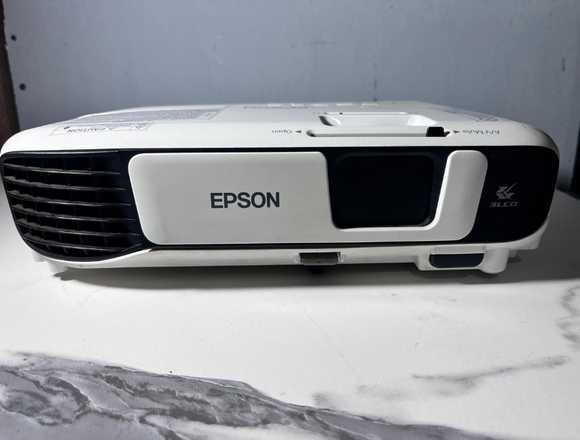Proyector Epson de 3600 volúmenes en Huanuco (Distrito)