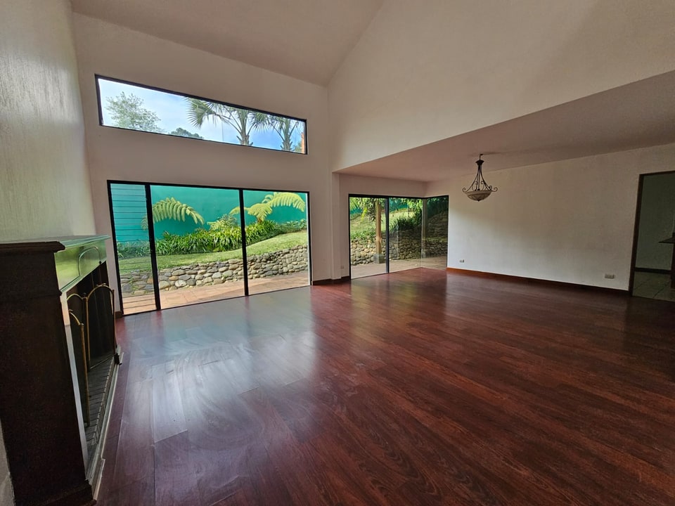 (+1) Casa La Encantada en Santa Catarina Pinula (Municipio)