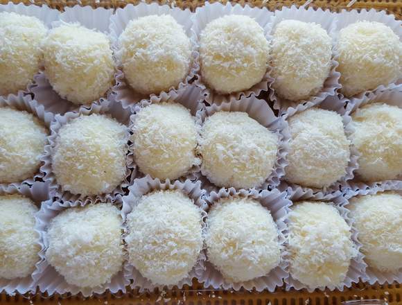Deliciosas cocadas (conservas de coco) en Santiago (Comuna)