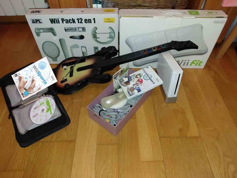 Consola Wii con accesorios y juegos en Sevilla (Municipio)
