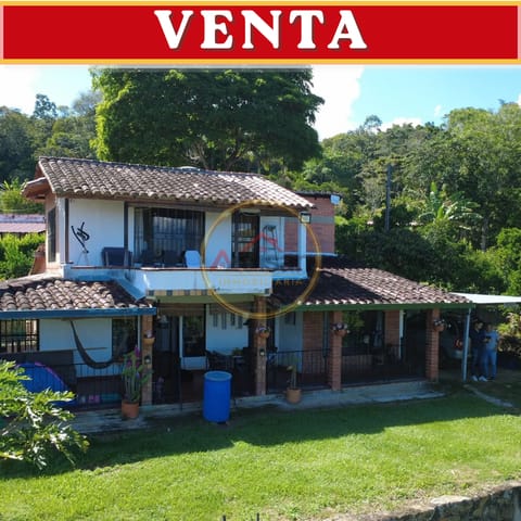 PARCELA CAMPESTRE DE 1 HECTAREA CON CASA A 15 MINUTOS DEL SOCORRO en Socorro (Municipio)