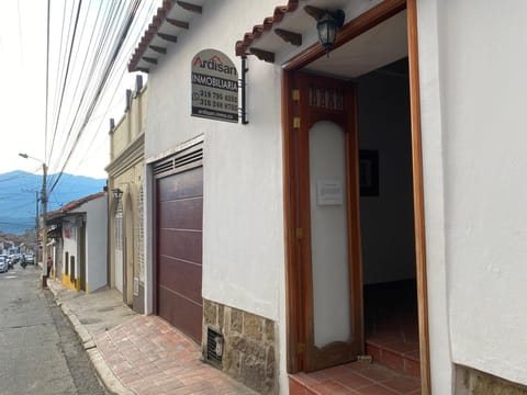 ARRIENDO LOCAL COMERCIAL CENTRAL en Socorro (Municipio)