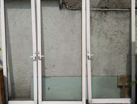 Puertas de aluminio en blanco con cristal en Azcapotzalco (Municipio)