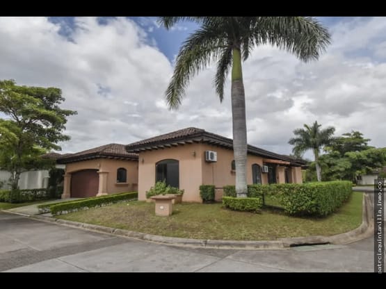 SANTA ANA LINDORA CONDOMINIO LA ESCONDIDA de 1 planta