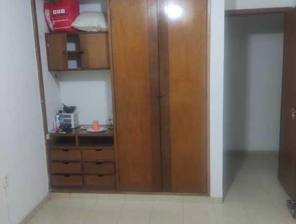 Habitación sin amoblar con baño privado