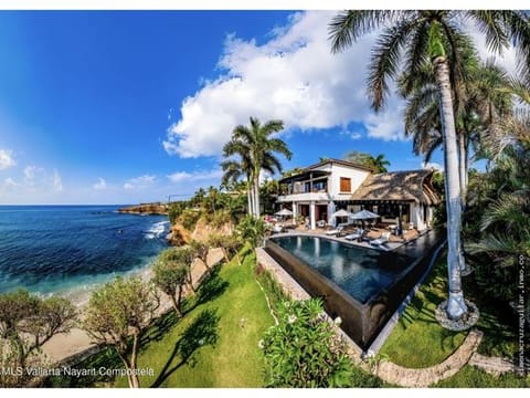 Casa Tres Reinas | Oceanfront Residence – Punta de Mita