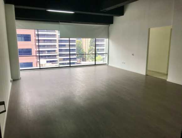 Oficina en Alquiler Edif. DESIGN CENTER z. 10 en Ciudad de Guatemala (Municipio)