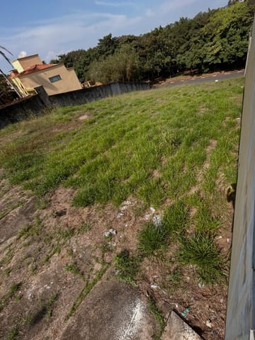 TERRENO À VENDA COM EXCELENTE LOCALIZAÇÃO. em Araras (Municipio)