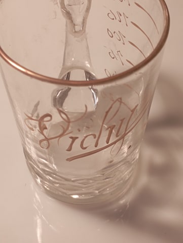 Vaso de cura termal de Vichy, Francia, principios de 1900 en San Gregorio de Polanco (Localidad)