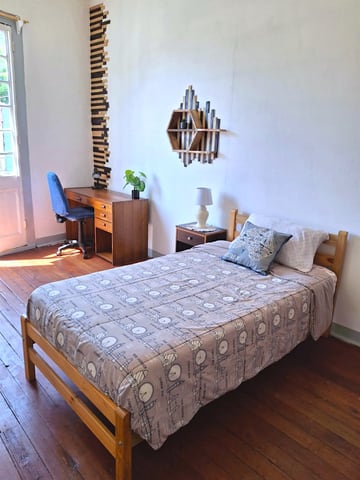 Dormitorio amoblado con balcón en Valparaíso en Valparaíso (Comuna)
