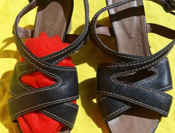 Sandalias para mujer de piel. Calzado para mujer.