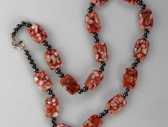 Collar para mujer de madreperla y hematite