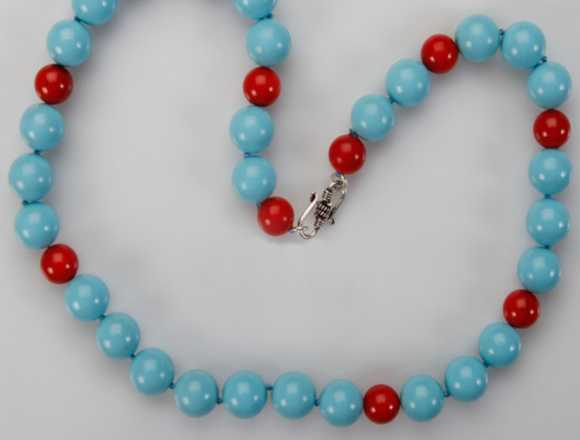 Collar de mujer de turquenita y coral bambú en Vila-Real (Municipio)