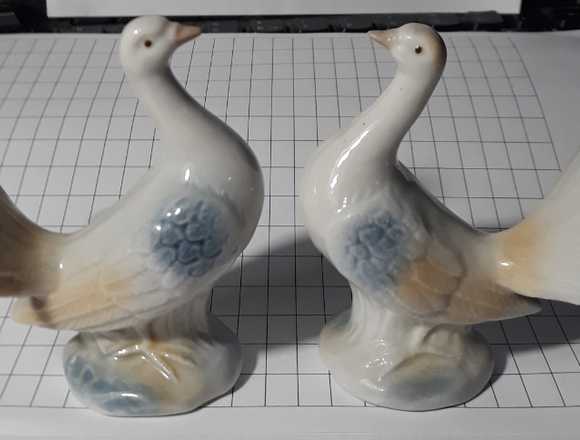 Dos palomas de porcelana para decoración en Vila-Real (Municipio)
