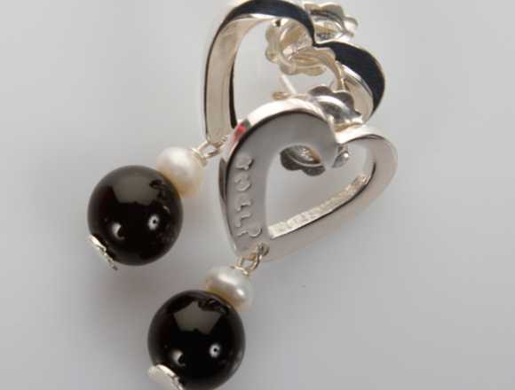 Pendientes de mujer de plata, perlas y onix.