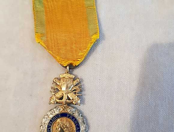 MEDALLA MILITAR AL VALOR Y DISCIPLINA
