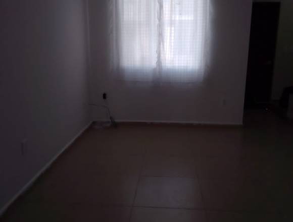 Se renta casa 2 niveles.
