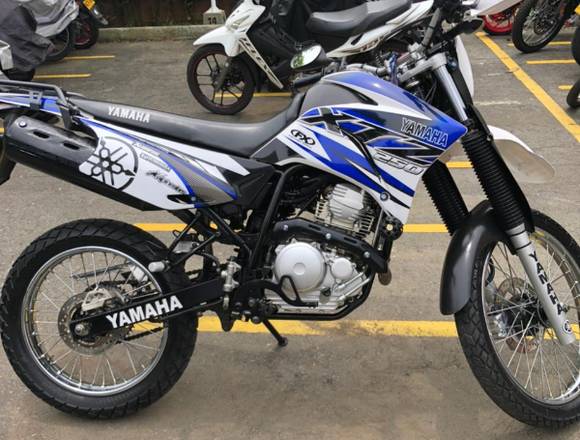 HERMOSA MOTO YAMAHA XTZ 250