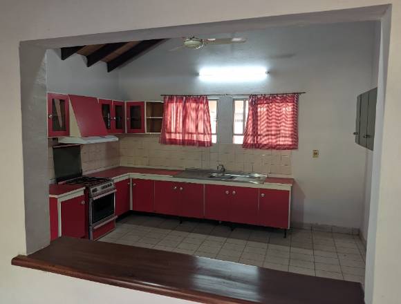 Alquilo residencia en los laureles en La Recoleta (Distrito)