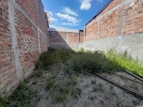 VENDO LOTE CON LICENCIA BI-FAMILIAR en Cartago (Municipio)