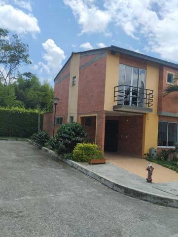 VENDO HERMOSA CASA EN CONJUNTO ALTAMIRA DOSQUEBRADAS en Dosquebradas (Municipio)