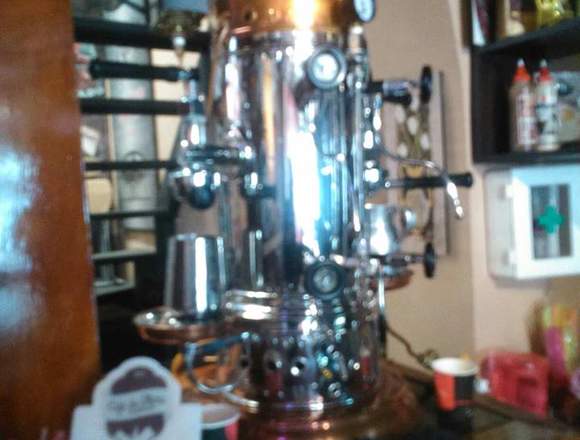 Bonito Café Bar. Bien ubicado