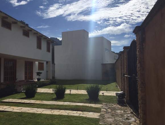 Venta de casa grande con jardin en fracc. seguro