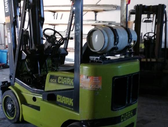 montacargas clark de 2 toneladas en venta