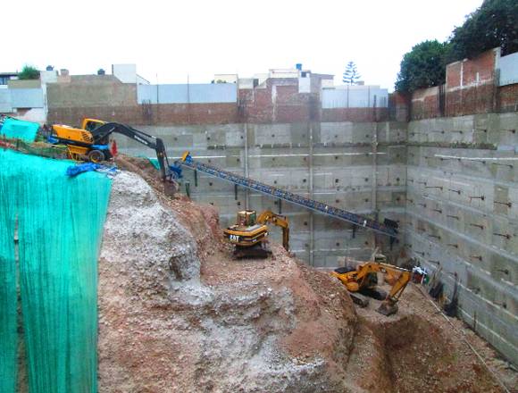 Faja Transportadora de Minerales en La Molina (Lima 12) (Distrito)