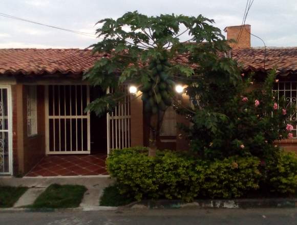 OPORTUNIDAD! CASA 104 MTS CUADRADOS
