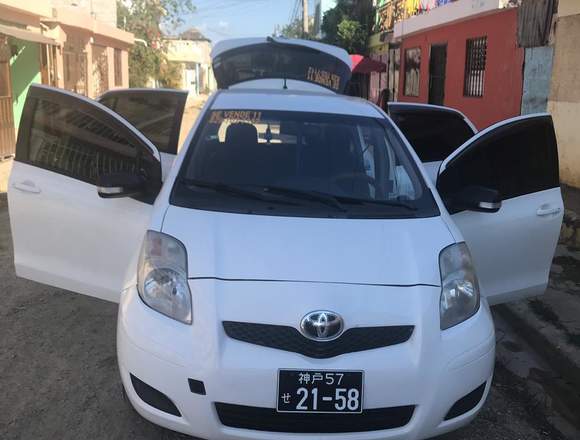 Vendo Toyota vitz en buenas condiciones en Santo Domingo Norte (Municipio)