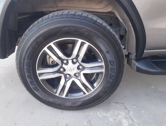 CAMIONETA TOYOTA - FORTUNER 2018