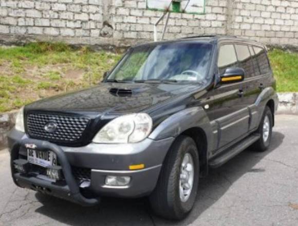 Hermoso carro Hyundai terracam 4x4 en Quito (Cantón)