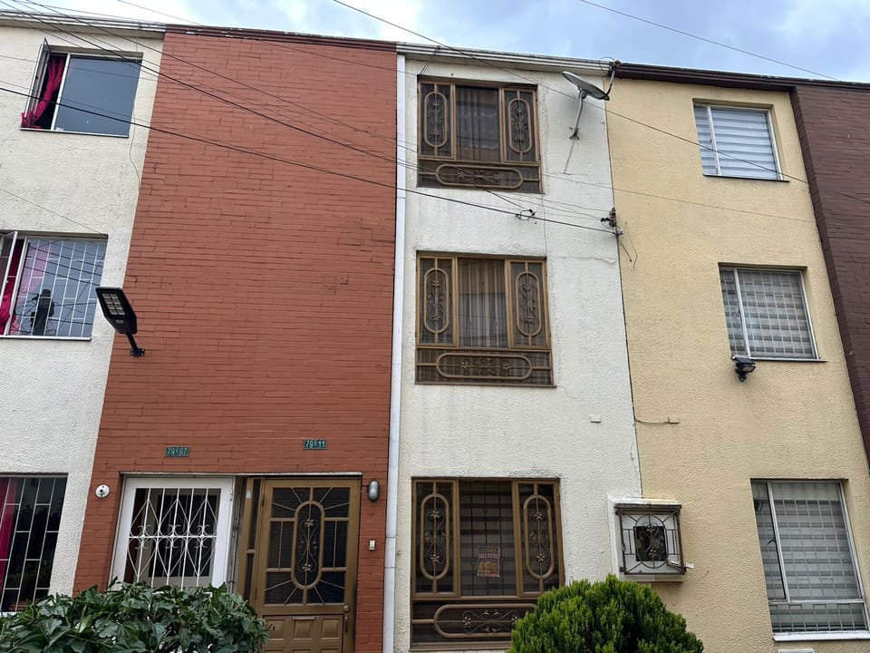 CASA EN VENTA VILLAS DE GRANADA 90 M2 4H, 2B en Bogotá, D.C. (Municipio)