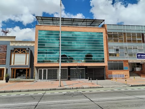 EDIFICIO ARRIENDO CUATRO NIVELES AVDA SUBA DE 1.250 m2 en Bogotá, D.C. (Municipio)
