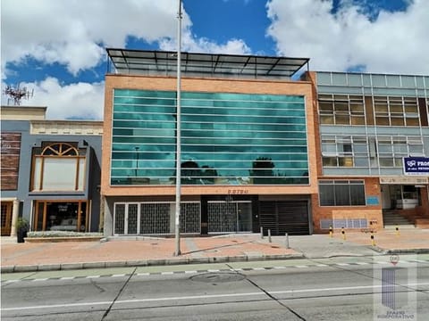 EDIFICIO ARRIENDO CUATRO NIVELES AVDA SUBA DE 1.250 m2