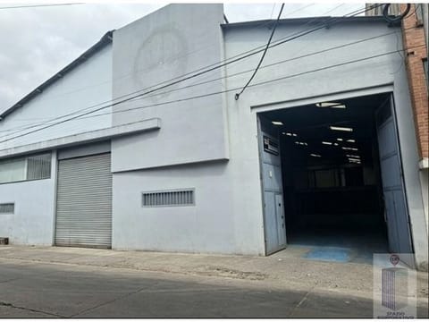 BODEGA VTA/ ARRDO CALLE 80 LOS PINOS DE 1.200 M2