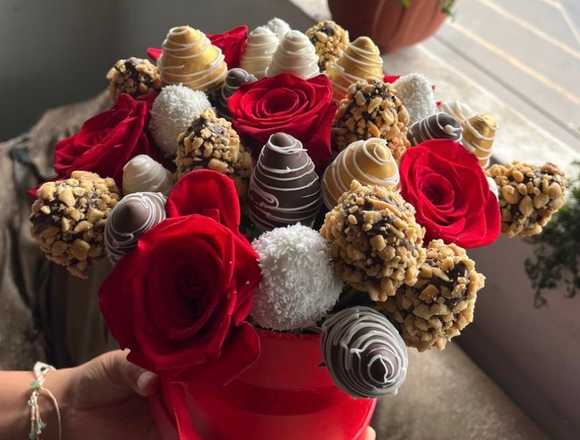 Fresas bañadas en chocolate y flores naturales en Alto Saposoa (Distrito)